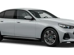 Grå (m brooklyn grey metallic) Ny 2025 BMW i5 Shadowline Sedan | 692 000 kr (Marknadspris)