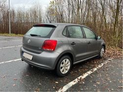 Grå Begagnad 2011 VW Polo Halvkombi | 89 900 kr (Marknadspris)