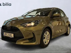 Grön Begagnad 2020 Toyota Yaris Hybrid Active Halvkombi | 199 900 kr (Marknadspris)