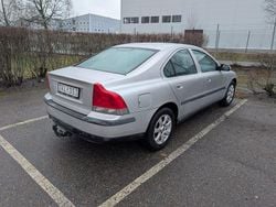 Grå metallic Begagnad 2001 Volvo S60 Sedan | 23 500 kr (Marknadspris)