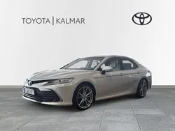 Vit Begagnad 2021 Toyota Camry Hybrid Executive Sedan | 317 900 kr (Marknadspris)