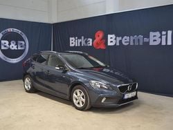 Mörkblå Begagnad 2017 Volvo V40 CC Business Edition Kombi | 134 900 kr (Bra pris)