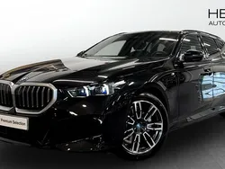 Svart (black) Begagnad 2025 BMW 530e M Sport Kombi | 678 700 kr (Superpris)