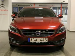 Röd (röd metallic) Begagnad 2013 Volvo V60 Summum Kombi | 159 900 kr (Marknadspris)