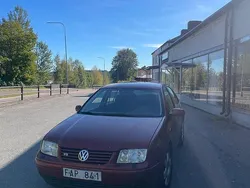 Mörkröd Begagnad 1999 VW Bora Highline Sedan | 30 000 kr