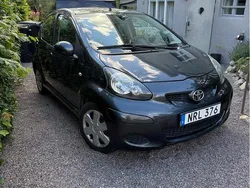 Grå Begagnad 2010 Toyota Aygo Halvkombi | 47 000 kr (Marknadspris)