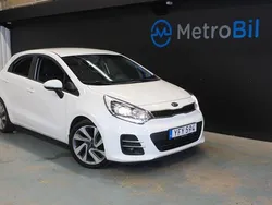 Vit Begagnad 2016 Kia Rio Halvkombi | 84 900 kr (Marknadspris)