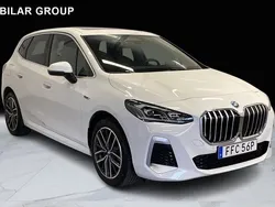 Vit Begagnad 2022 BMW 225 Active Tourer M Sport Minibuss | 409 000 kr