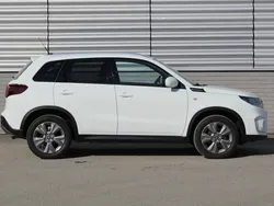 Vit Begagnad 2023 Suzuki Vitara SUV | 269 500 kr (Marknadspris)