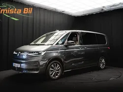 Grå Begagnad 2023 VW Multivan Minibuss | 648 900 kr (Dyr)