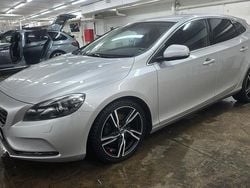 Silver Begagnad 2016 Volvo V40 Momentum Halvkombi | 119 000 kr (Marknadspris)