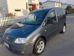 Mörkgrå (gråmetallic) Begagnad 2010 VW Caddy Minibuss | 29 900 kr (Bra pris)