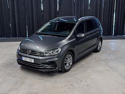 Mörkgrå (grå) Begagnad 2019 VW Touran Minibuss | 279 900 kr (Marknadspris)
