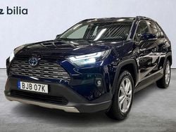 Mörkblå (blå) Begagnad 2024 Toyota RAV4 Hybrid Executive SUV | 419 900 kr (Superpris)