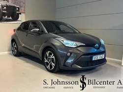 Mörkgrå Begagnad 2022 Toyota C-HR Edition SUV | 259 900 kr (Marknadspris)