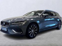 Grå Begagnad 2022 Volvo V60 Plus Kombi | 389 000 kr (Marknadspris)