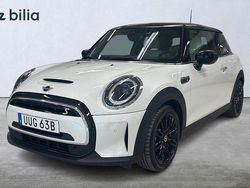 Vit Begagnad 2023 Mini Cooper Halvkombi | 244 900 kr (Marknadspris)