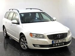Vit Begagnad 2013 Volvo V70 Momentum Kombi | 59 900 kr (Marknadspris)