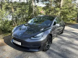 Grå Begagnad 2019 Tesla Model 3 Long Range AWD Sedan | 235 000 kr (Lite dyr)