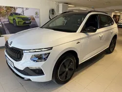 Vit (candy white) Ny 2025 Skoda Kamiq Monte Carlo SUV | 334 300 kr (Marknadspris)