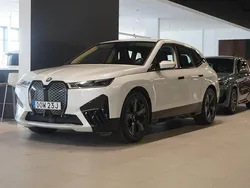 Vit Begagnad 2022 BMW iX Comfort Edition SUV | 519 900 kr (Marknadspris)
