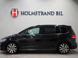 Svart Begagnad 2017 VW Touran R-line Minibuss | 209 900 kr (Lite dyr)