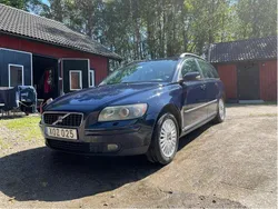 Blå Begagnad 2006 Volvo V50 Kinetic Kombi | 20 000 kr