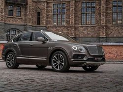 Grå Begagnad 2020 Bentley Bentayga Mulliner SUV | 1 375 000 kr