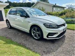 Vit Begagnad 2019 VW Golf VII R-line Halvkombi | 249 000 kr (Lite dyr)