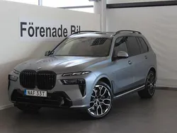 Grå Ny 2025 BMW X7 Comfort Edition SUV | 1 432 400 kr (Marknadspris)