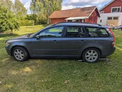 Grå Begagnad 2005 Volvo V50 Kinetic Kombi | 17 500 kr (Marknadspris)