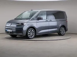 Grå Begagnad 2022 VW Multivan Life Minibuss | 519 000 kr (Marknadspris)