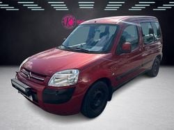Ljusröd Begagnad 2005 Citroën Berlingo Minibuss | 17 900 kr (Marknadspris)