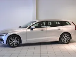 Silver Begagnad 2021 Volvo V60 Momentum Kombi | 349 900 kr (Lite dyr)