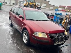 Röd Begagnad 2003 VW Passat Basis Kombi | 30 000 kr