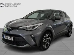 Grå Begagnad 2022 Toyota C-HR Edition SUV | 269 900 kr (Marknadspris)