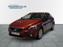 Röd Begagnad 2015 Volvo V40 CC Momentum Kombi | 159 900 kr (Marknadspris)