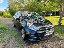 Svart Begagnad 2016 Kia Rio Halvkombi | 85 000 kr (Marknadspris)