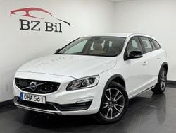 Vit Begagnad 2016 Volvo V60 CC Summum Kombi | 244 900 kr (Superpris)