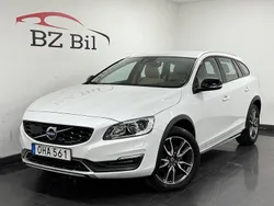 Vit Begagnad 2016 Volvo V60 CC Summum Kombi | 249 900 kr (Bra pris)