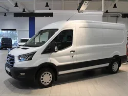 Vit Begagnad 2023 Ford E-Transit Trend Van | 299 000 kr