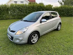 Silver Begagnad 2012 Hyundai i20 Premium Halvkombi | 35 000 kr (Marknadspris)