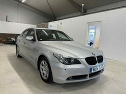 Ljusgrå Begagnad 2005 BMW 525 Sedan | 69 900 kr (Marknadspris)