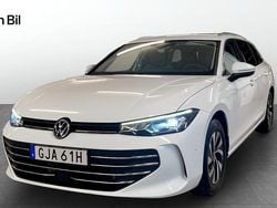 Vit Begagnad 2024 VW Passat Business Kombi | 339 900 kr (Dyr)