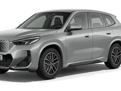 Grå (space silver metallic) Ny 2025 BMW iX1 Shadowline SUV | 551 400 kr (Marknadspris)