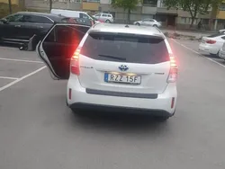 Vit Begagnad 2019 Toyota Prius+ Minibuss | 275 000 kr (Dyr)