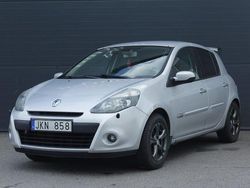 Silver Begagnad 2010 Renault Clio II Halvkombi | 24 896 kr (Marknadspris)