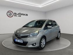 Ljusgrå Begagnad 2011 Toyota Yaris Active Halvkombi | 68 500 kr (Marknadspris)