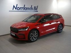 Röd (velvet red metallic) Begagnad 2022 Skoda Enyaq iV SportLine SUV | 394 900 kr (Marknadspris)