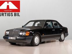 Svart Begagnad 1989 Mercedes E230 Sedan | 149 990 kr